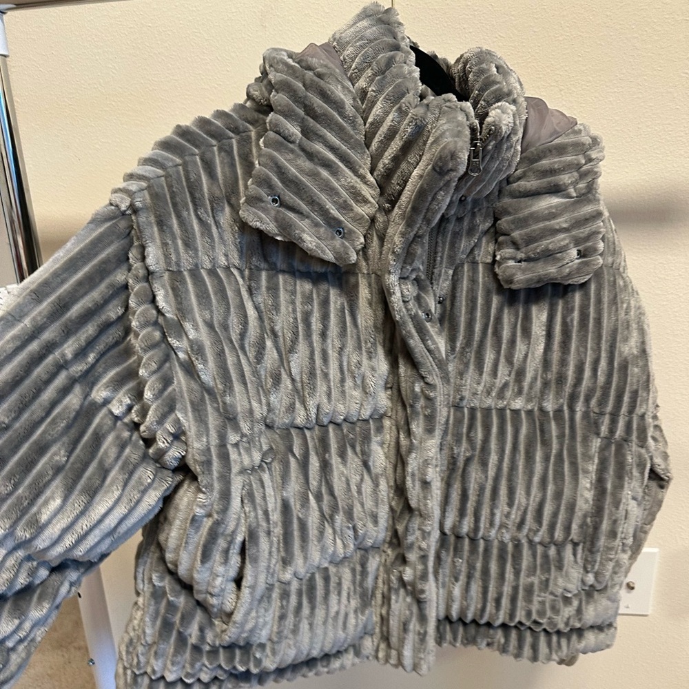 American Eagle Outfitters Textured Gray Puffer Jacket